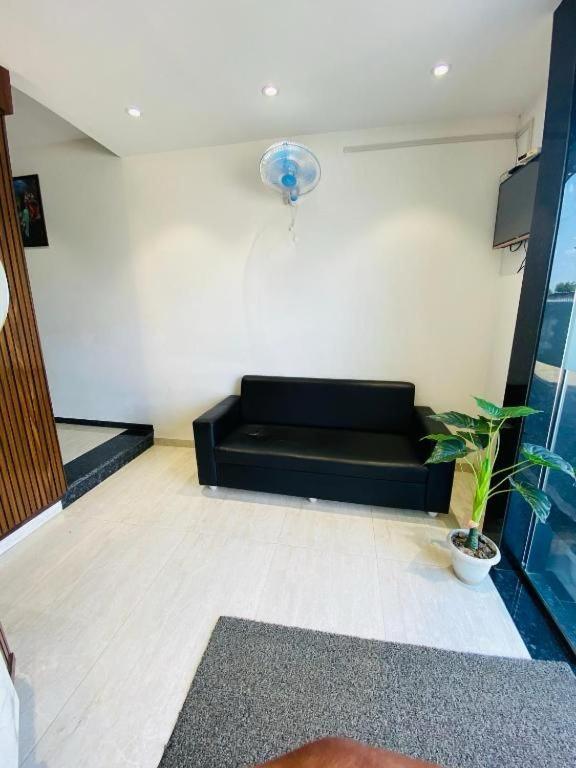 Hotel Shree Sai Ширди Екстериор снимка