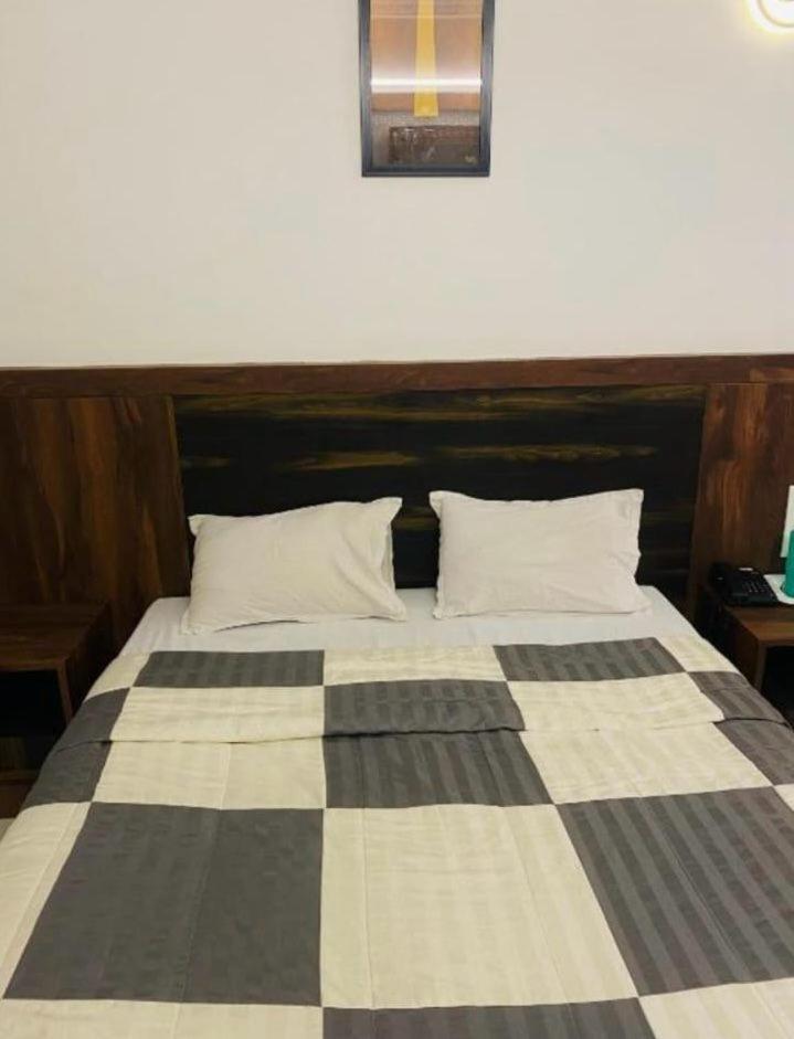 Hotel Shree Sai Ширди Екстериор снимка